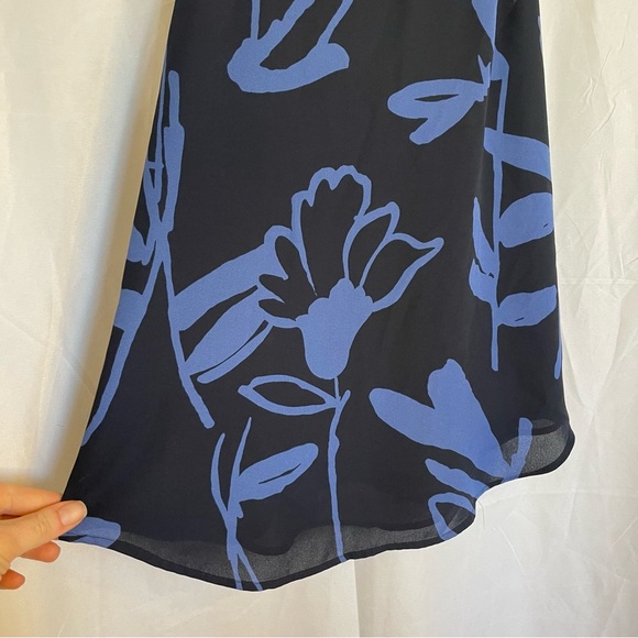 ANN TAYLOR LOFT Women’s Navy Blue Floral Sleeveless Strappy Blouse Size XXSP - Picture 5 of 9